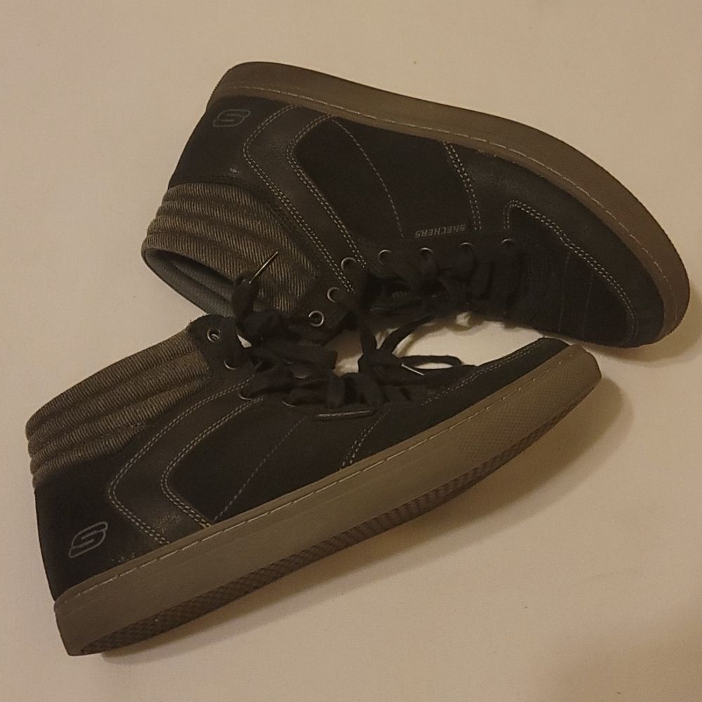 Boys Skechers high  top relaxed fit‎ size 7